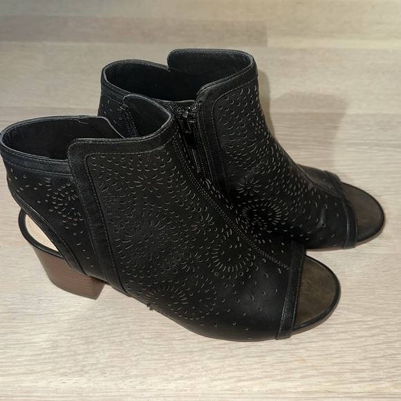 Mia Spiga Black Heel Bootie - Picture 3 of 6